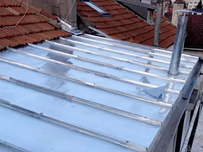Réfection zinc autour des souches — avant / après