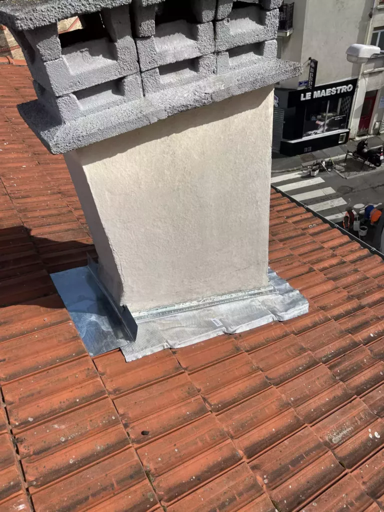 Maçonnerie liée à la toiture